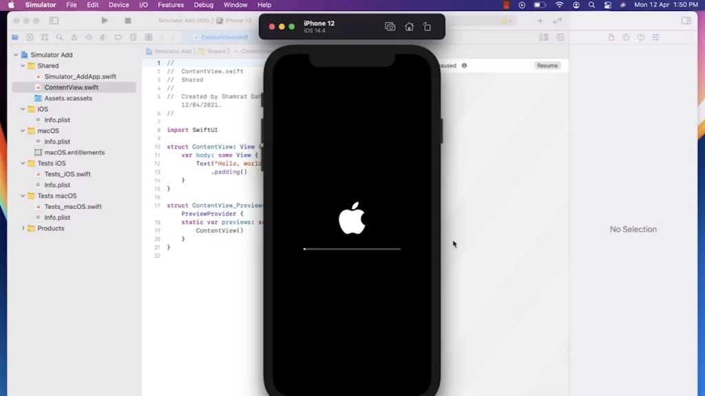 El simulador de un iPhone 12 iniciándose desde Xcode.